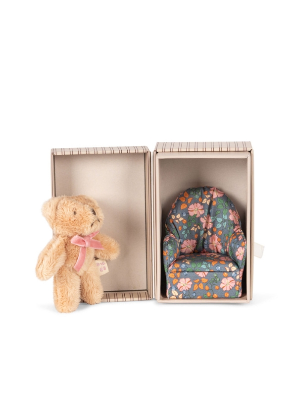 beżowy miś z różową kokardką z fotelem w kwiaty i pudełkiem do przechowywania