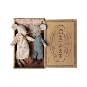 Myszki babcia i dziadek w pudełku po cygarach